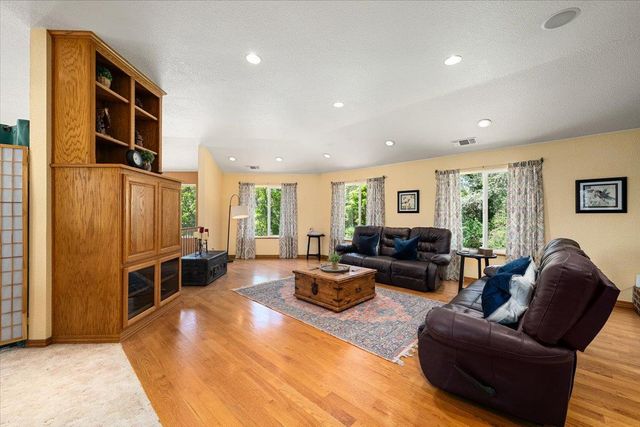 10947 E Lime Kiln Rd, Grass Valley, CA 95949
