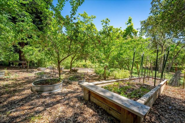 10947 E Lime Kiln Rd, Grass Valley, CA 95949