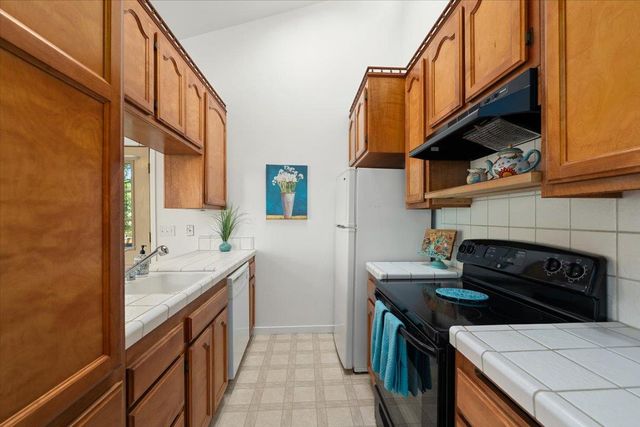 10947 E Lime Kiln Rd, Grass Valley, CA 95949