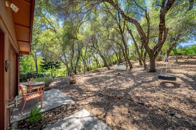 10947 E Lime Kiln Rd, Grass Valley, CA 95949