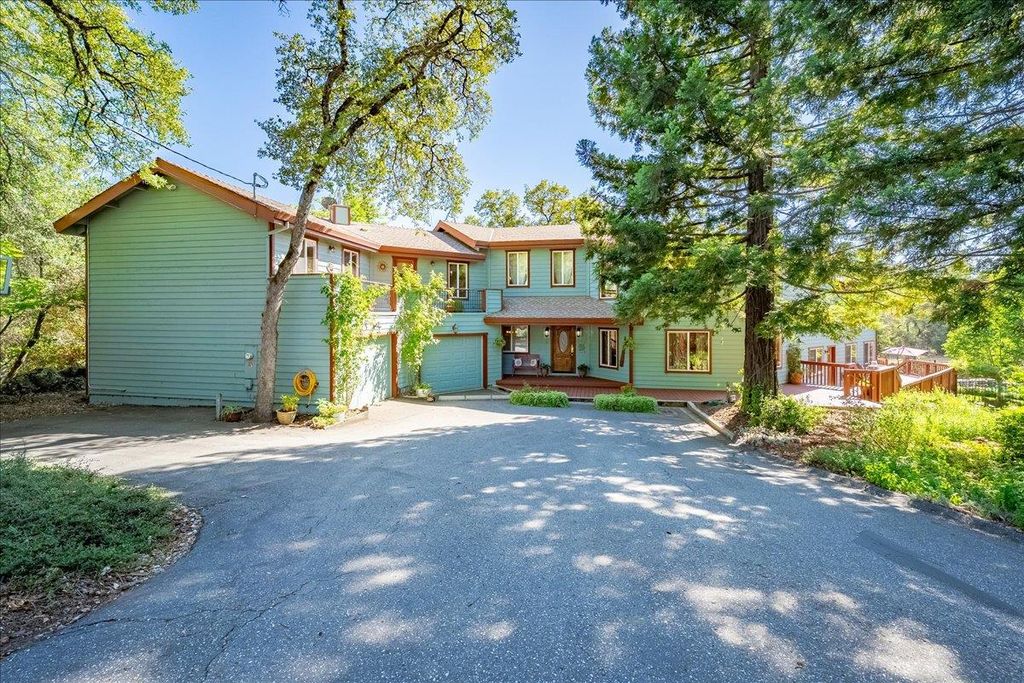 10947 E Lime Kiln Rd, Grass Valley, CA 95949