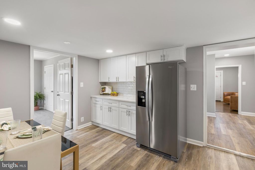 Image 10 of property listing at 5315 MIDWOOD AVE, Baltimore, MD 21212