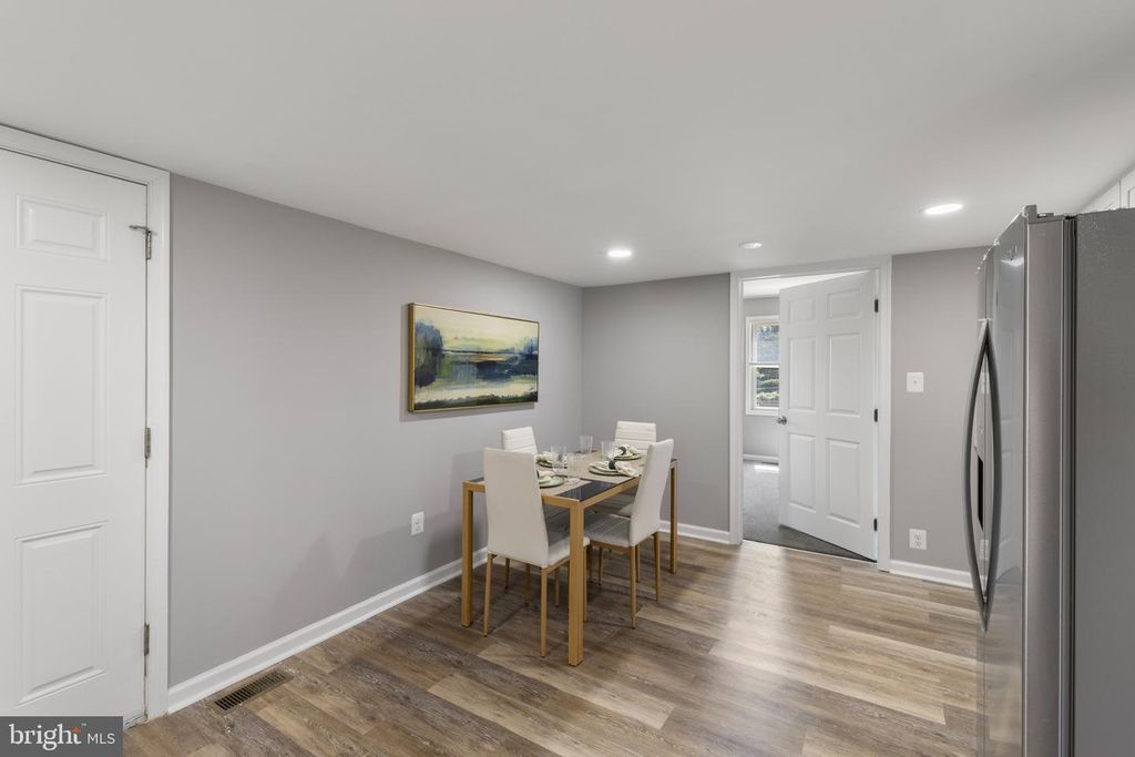 Image 11 of property listing at 5315 MIDWOOD AVE, Baltimore, MD 21212