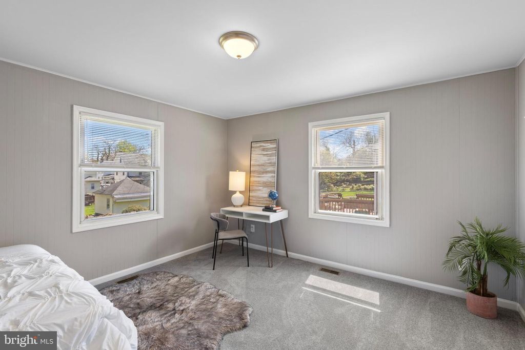 Image 12 of property listing at 5315 MIDWOOD AVE, Baltimore, MD 21212