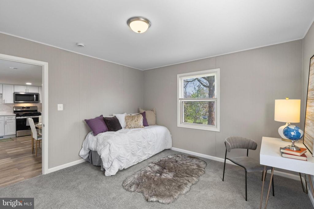 Image 13 of property listing at 5315 MIDWOOD AVE, Baltimore, MD 21212