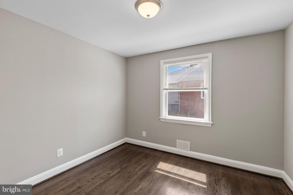 Image 17 of property listing at 5315 MIDWOOD AVE, Baltimore, MD 21212