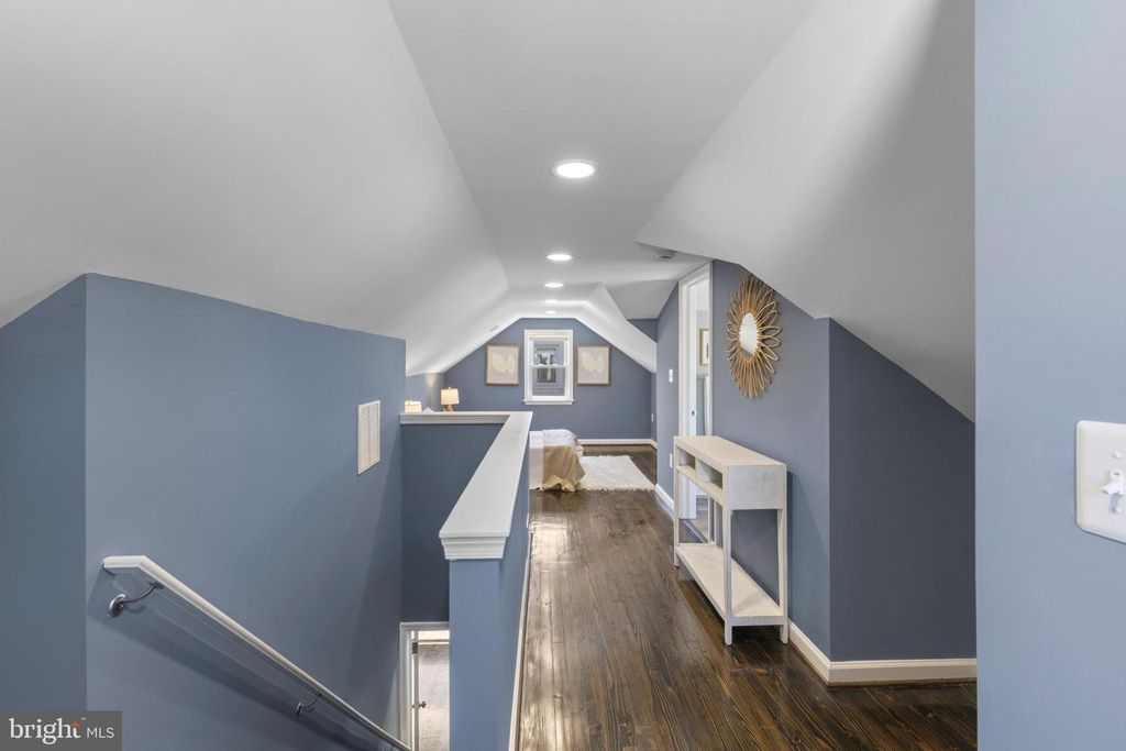 Image 20 of property listing at 5315 MIDWOOD AVE, Baltimore, MD 21212