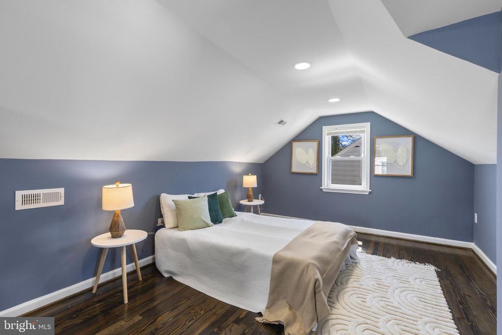 Image 21 of property listing at 5315 MIDWOOD AVE, Baltimore, MD 21212