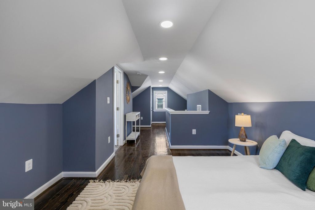 Image 22 of property listing at 5315 MIDWOOD AVE, Baltimore, MD 21212