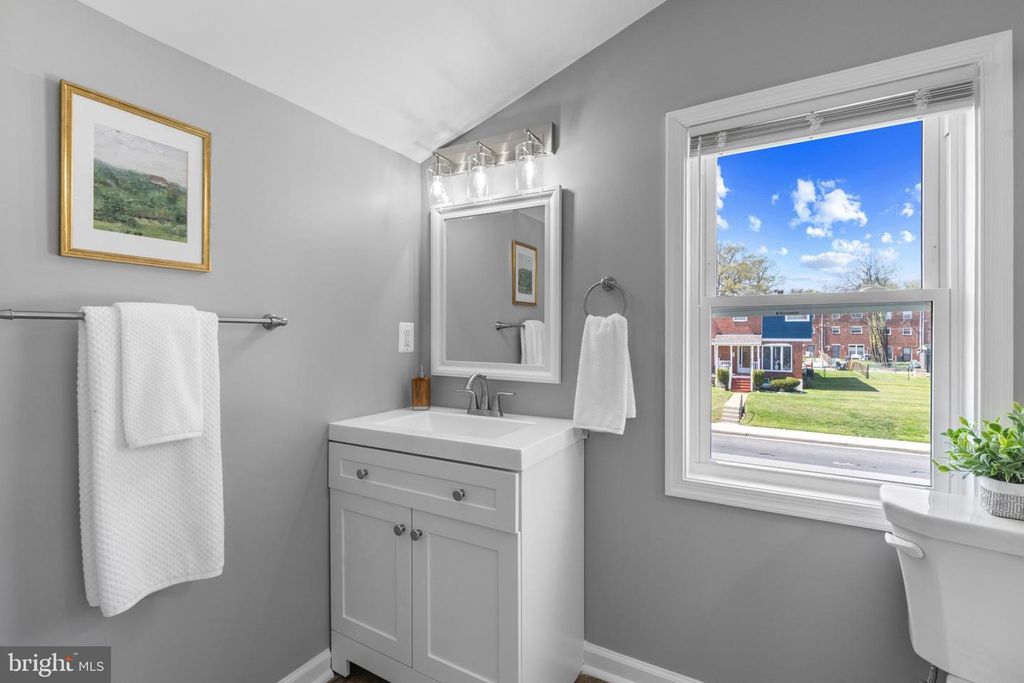 Image 23 of property listing at 5315 MIDWOOD AVE, Baltimore, MD 21212