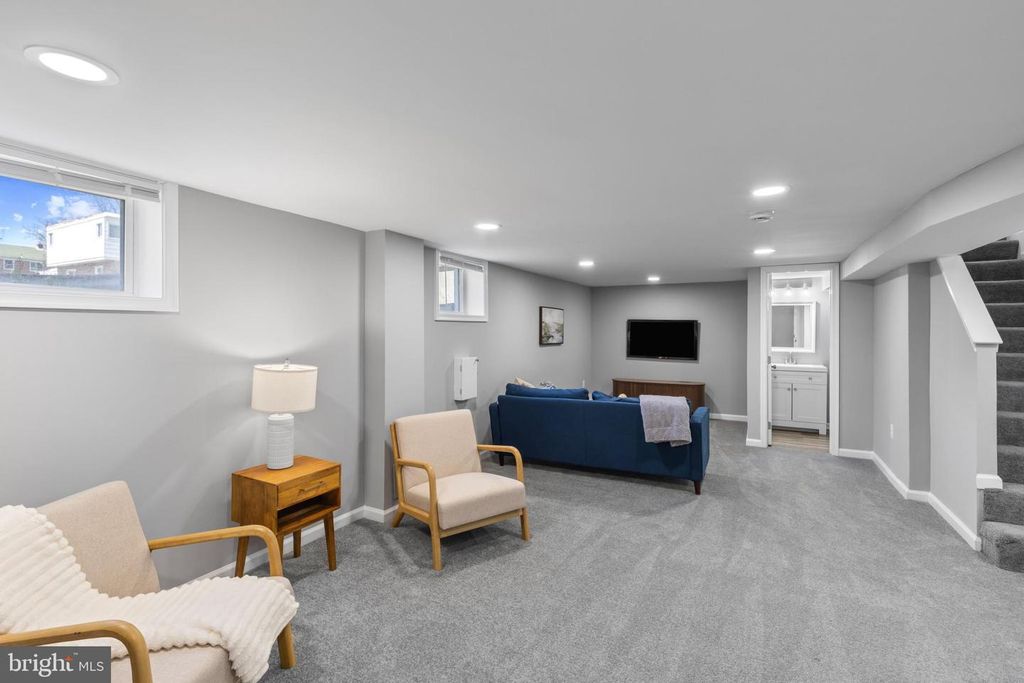 Image 26 of property listing at 5315 MIDWOOD AVE, Baltimore, MD 21212