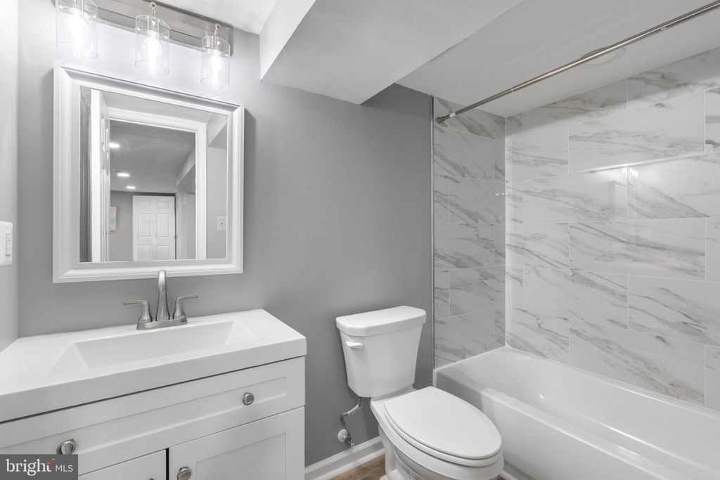 Image 27 of property listing at 5315 MIDWOOD AVE, Baltimore, MD 21212