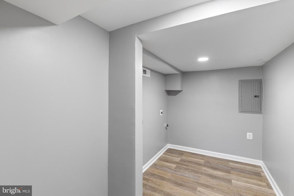 Image 28 of property listing at 5315 MIDWOOD AVE, Baltimore, MD 21212