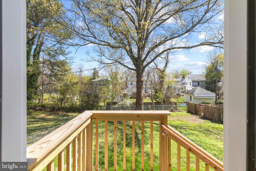 Image 29 of property listing at 5315 MIDWOOD AVE, Baltimore, MD 21212