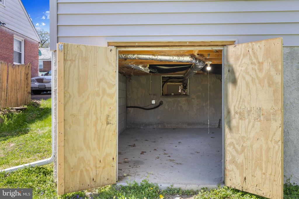 Image 32 of property listing at 5315 MIDWOOD AVE, Baltimore, MD 21212