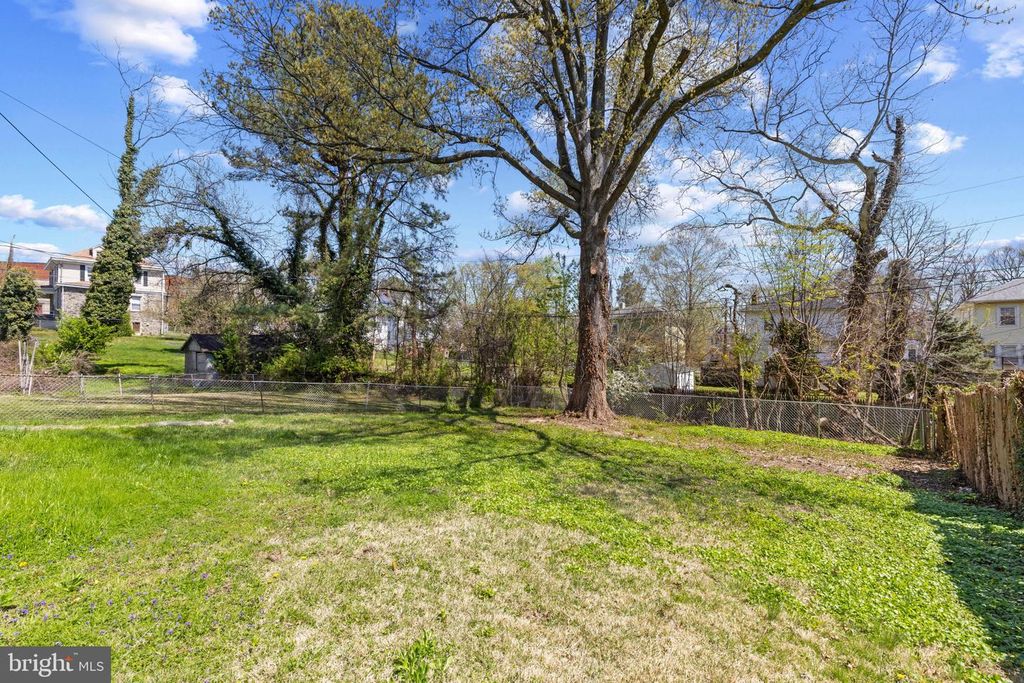 Image 33 of property listing at 5315 MIDWOOD AVE, Baltimore, MD 21212