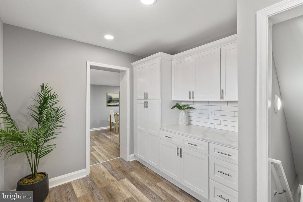 Image 6 of property listing at 5315 MIDWOOD AVE, Baltimore, MD 21212