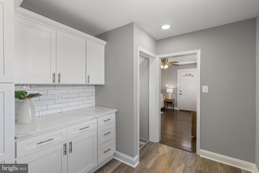 Image 7 of property listing at 5315 MIDWOOD AVE, Baltimore, MD 21212