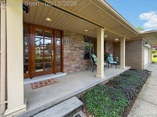 1186 Peveril Road, Bloomfield Charter Township, MI 48304