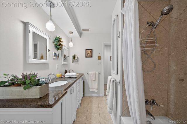 1186 Peveril Road, Bloomfield Charter Township, MI 48304