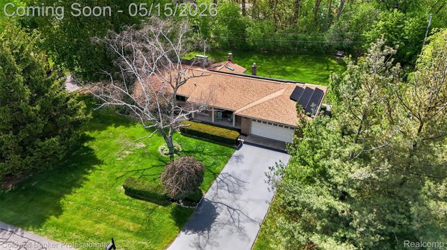 1186 Peveril Road, Bloomfield Charter Township, MI 48304