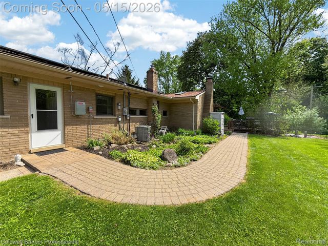 1186 Peveril Road, Bloomfield Charter Township, MI 48304
