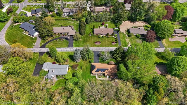 1186 Peveril Road, Bloomfield Charter Township, MI 48304