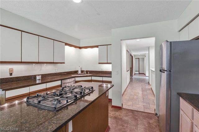 32078 Willow Circle, Avon Lake, OH 44012