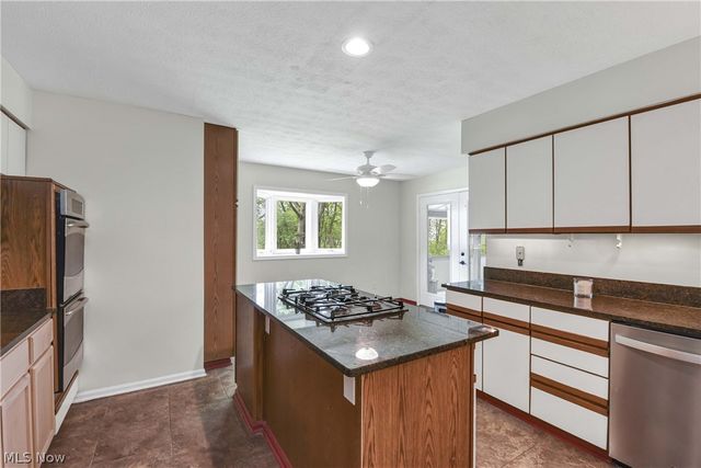 32078 Willow Circle, Avon Lake, OH 44012