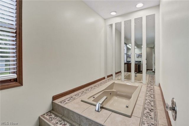 32078 Willow Circle, Avon Lake, OH 44012