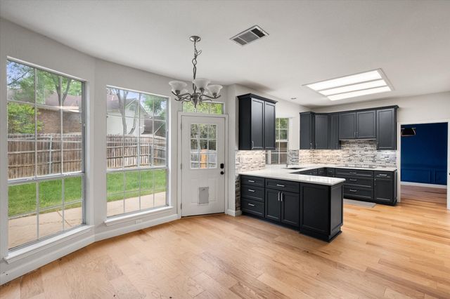 6211 Fox Hunt Drive, Arlington, TX 76001