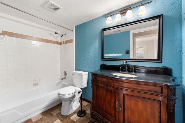 6211 Fox Hunt Drive, Arlington, TX 76001