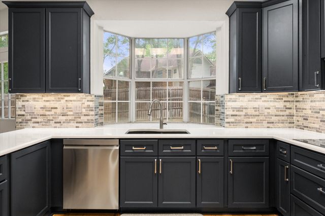 6211 Fox Hunt Drive, Arlington, TX 76001