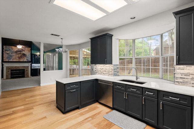 6211 Fox Hunt Drive, Arlington, TX 76001