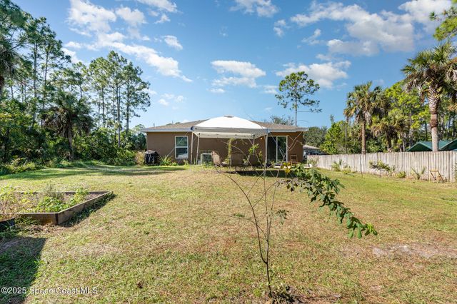 711 Darlington Avenue SW, Palm Bay, FL 32908