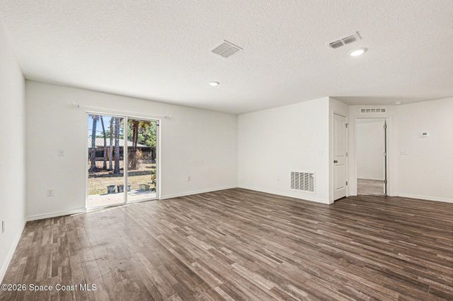 711 Darlington Avenue SW, Palm Bay, FL 32908