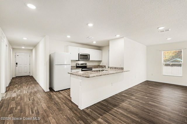 711 Darlington Avenue SW, Palm Bay, FL 32908