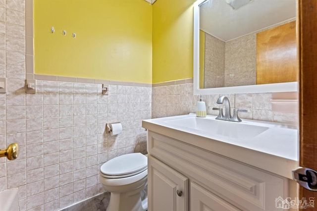 8 Kelly Street, Metuchen, NJ 08840
