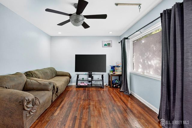 8 Kelly Street, Metuchen, NJ 08840