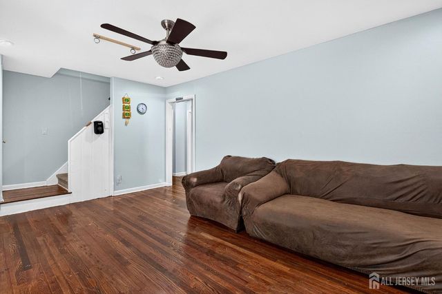 8 Kelly Street, Metuchen, NJ 08840