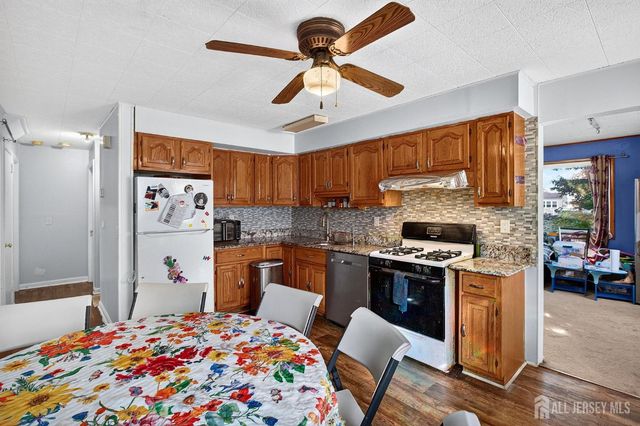 8 Kelly Street, Metuchen, NJ 08840
