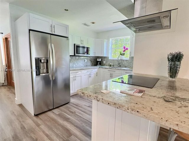 3911 SW 61st Ave, Miami, FL 33155