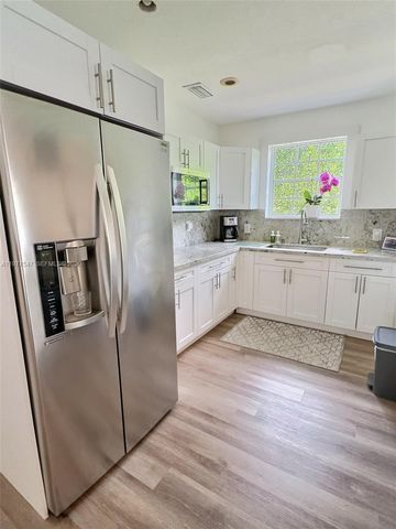 3911 SW 61st Ave, Miami, FL 33155