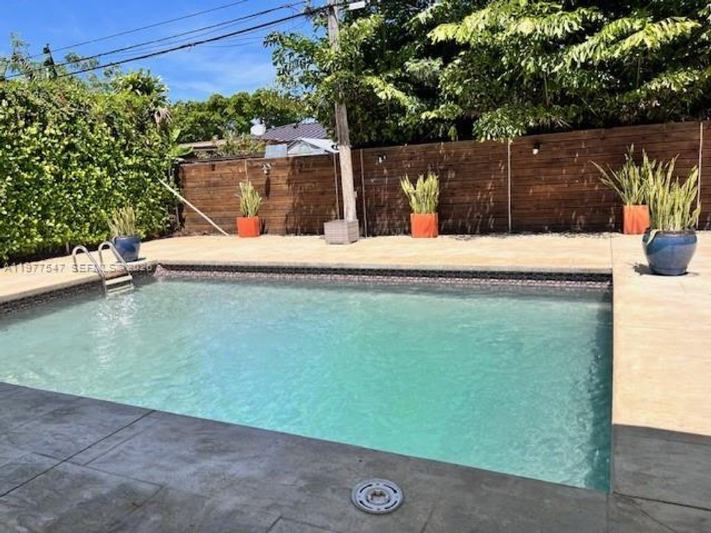 3911 SW 61st Ave, Miami, FL 33155