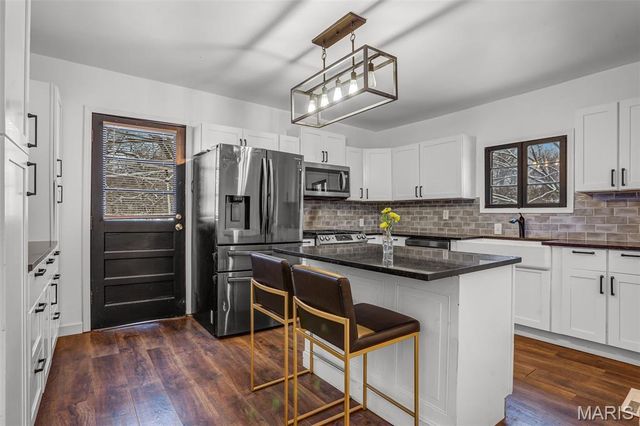 28 Oakleigh Drive, Belleville, IL 62223