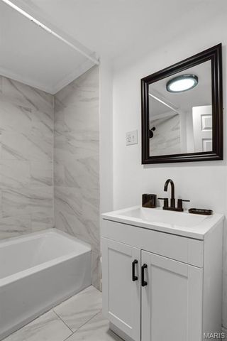 28 Oakleigh Drive, Belleville, IL 62223