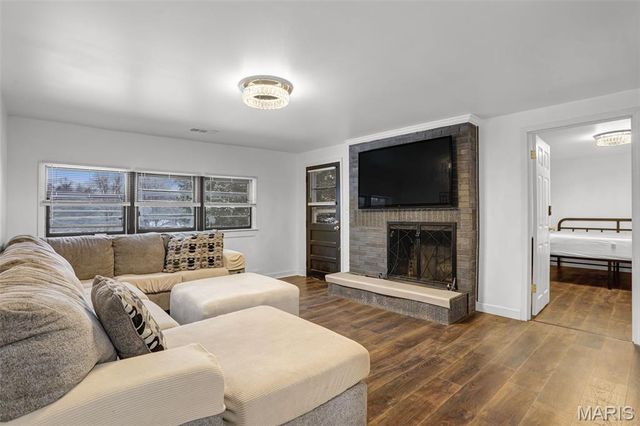 28 Oakleigh Drive, Belleville, IL 62223