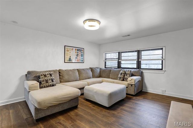 28 Oakleigh Drive, Belleville, IL 62223