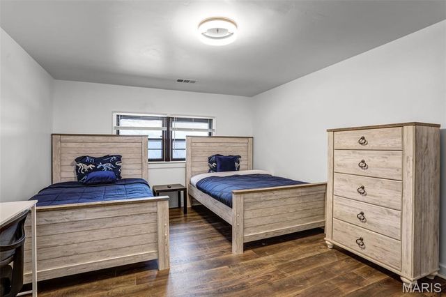 28 Oakleigh Drive, Belleville, IL 62223