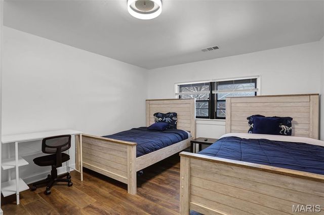 28 Oakleigh Drive, Belleville, IL 62223